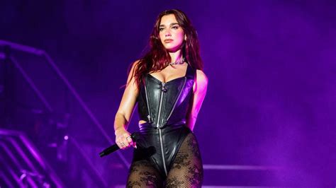 dua lipa nipple|Dua Lipa Wore a Gold Bra With Hello Kittys Face On。